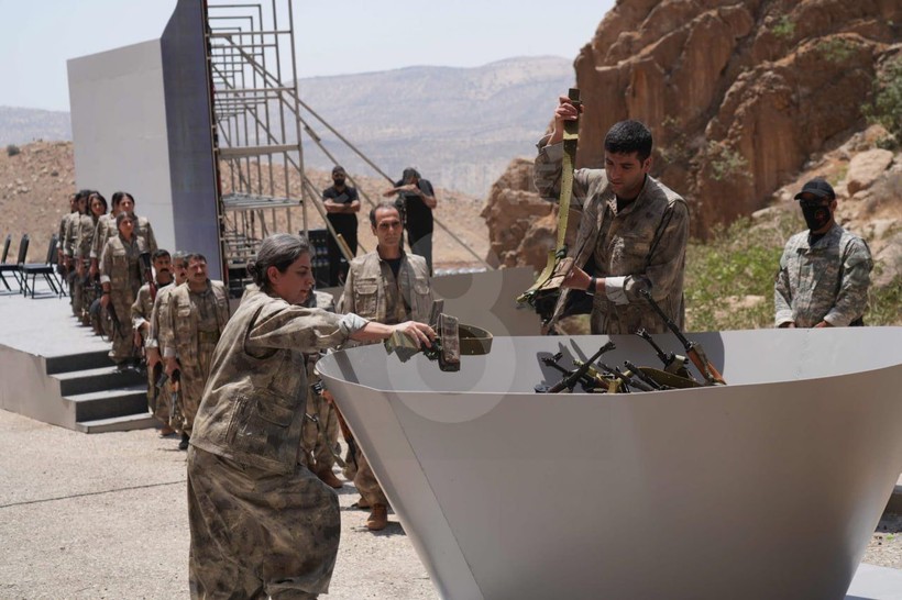 PKK silahları kazanda yaktı! Görüntüler yayınlandı… - Resim: 5