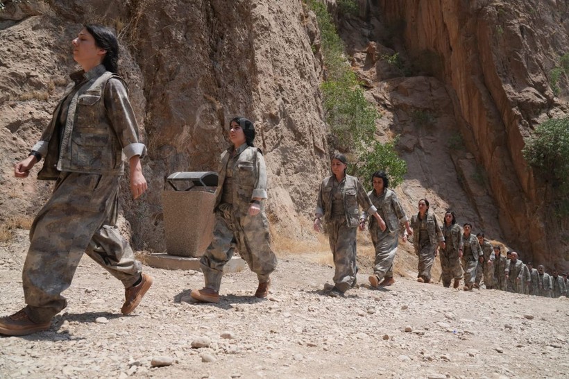 PKK silahları kazanda yaktı! Görüntüler yayınlandı… - Resim: 7