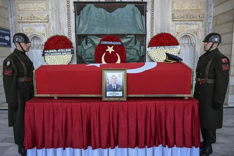 Şehit oğlundan babaya son bakış, son veda! - Resim: 3