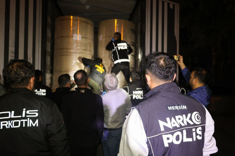 Mersin’de 223 kilogram skunk maddesi ele geçirildi - Resim: 1