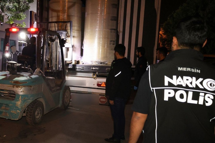 Mersin’de 223 kilogram skunk maddesi ele geçirildi - Resim: 2
