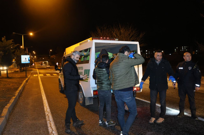 Yaya geçidinde feci kaza: 16 yaşındaki çocuk hayatını kaybetti - Resim: 1