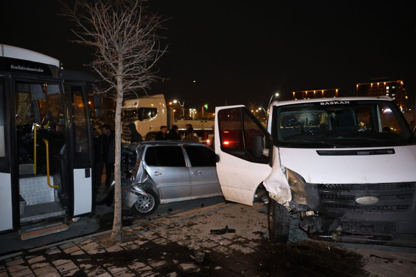 Önce kaza, sonra kavga ettiler: 2 yaralı - Resim: 4