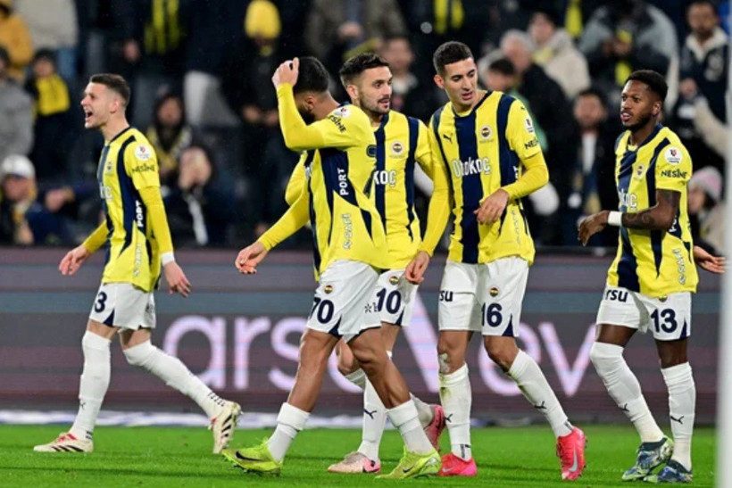 Fenerbahçe'de iki futbolcu ile yollar ayrılıyor! Ön sözleşme imzalandı - Fotoğraf: 2