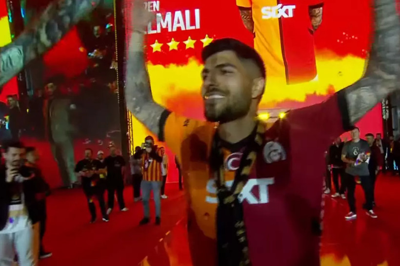 Galatasaray, 25. şampiyonluk kupasını aldı! Yenikapı'da taraftar rekoru kırıldı - Fotoğraf: 12