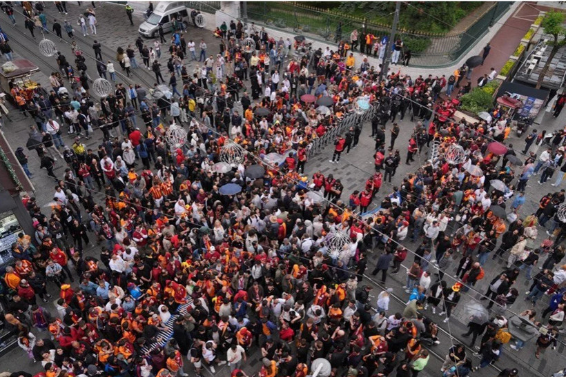 Galatasaray, 25. şampiyonluk kupasını aldı! Yenikapı'da taraftar rekoru kırıldı - Fotoğraf: 29