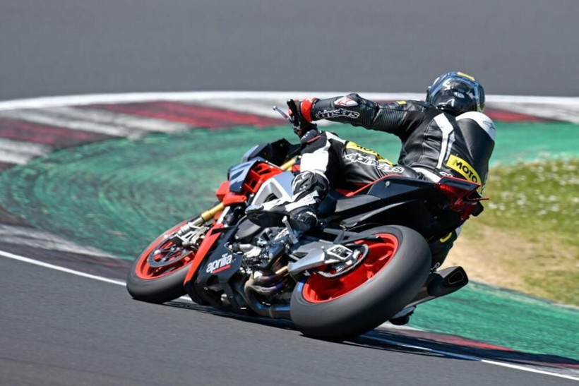 Bu motosiklet araba fiyatına! Aprilia Tuono V4 1100 Factory, Türkiye'de satışa çıktı - Resim: 1