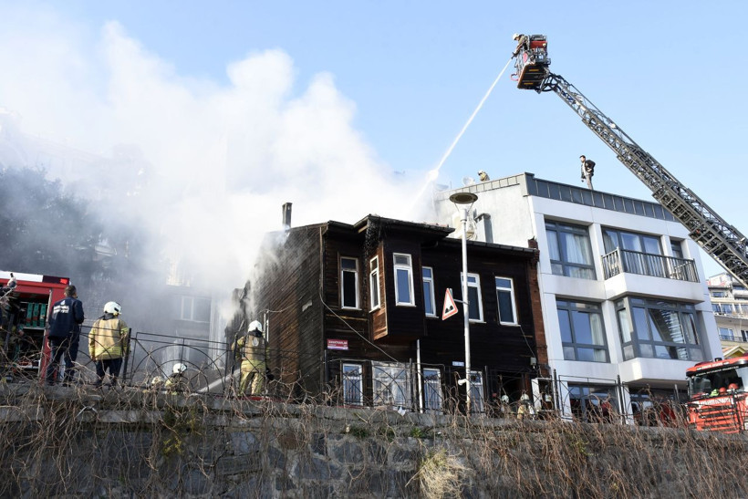 Beyoğlu'nda cami lojmanında yangın - Resim: 4
