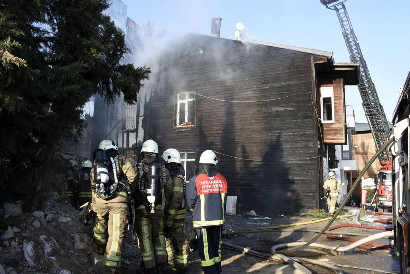 Beyoğlu'nda cami lojmanında yangın - Resim: 2