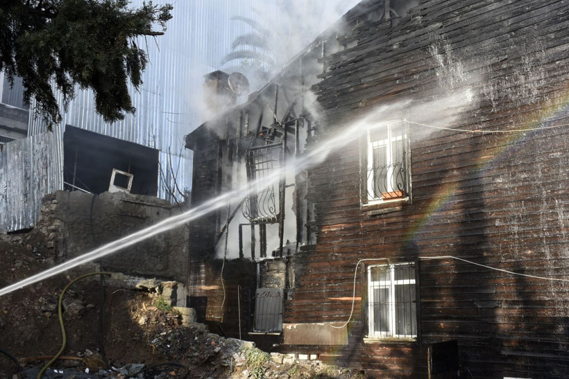 Beyoğlu'nda cami lojmanında yangın - Resim: 3