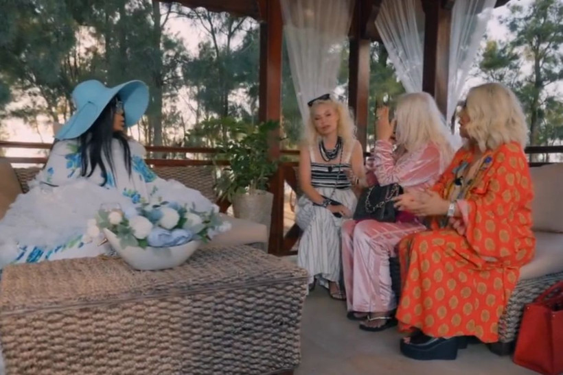 Sette olay çıkaran Bülent Ersoy yönetmeni 'dövmek' için saatlerce bekledi: 'Adam odadan çıkamadı' - Resim: 3