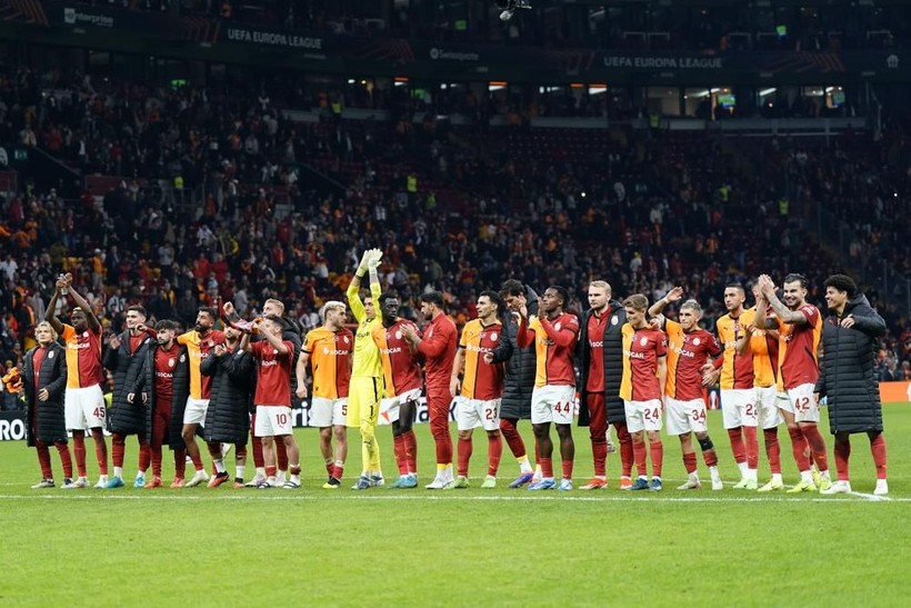 Bütün bir İngiltere Galatasaray'ı konuşuyor: 'Tottenham'ı resmen şaklabana çevirdiler, palyaço gösterisi gibiydi' - Resim: 4