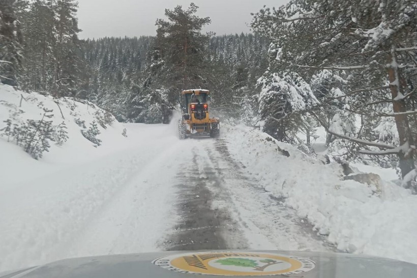 Bolu'da kardan yaylalarda mahsur kalan 7 köylü kurtarıldı - Resim: 1