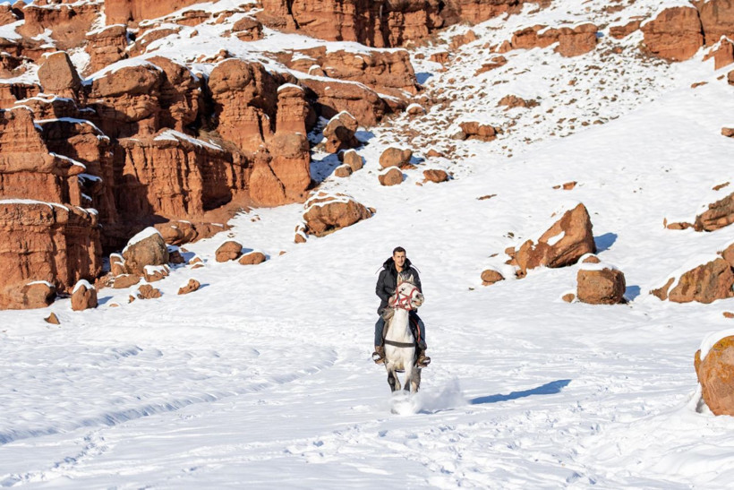Erzurum 'Kırmızı Periler Diyarı' beyaza büründü - Resim: 3