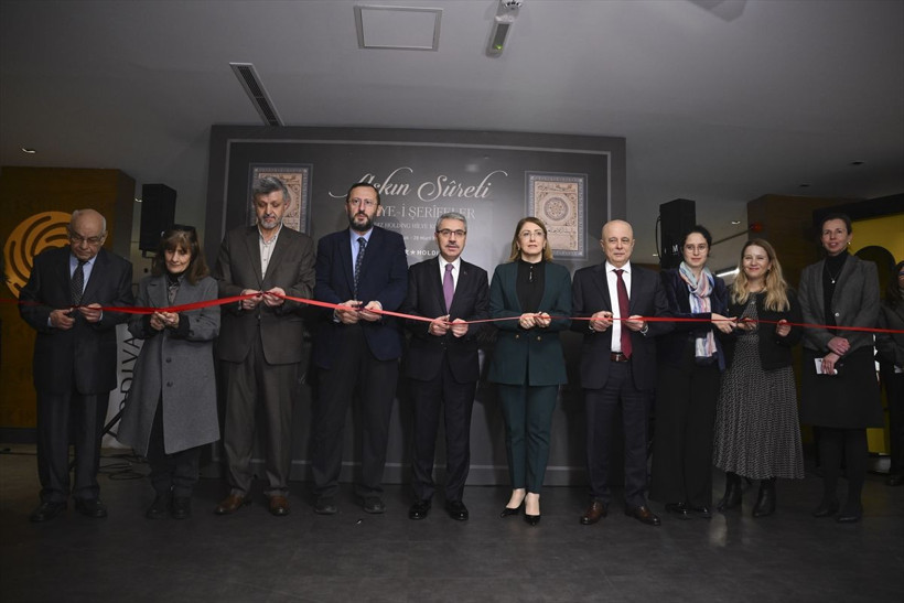 Farklı asırlarda yazılan 47 Hilye-i Şerife, kitap ve sergi olarak sanatseverlerle buluştu - Resim: 1