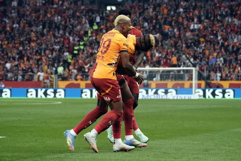 Duygu dolu sözleriyle geceye damga vurdu: Önemli olan Osimhen değil Galatasaray - Resim: 2