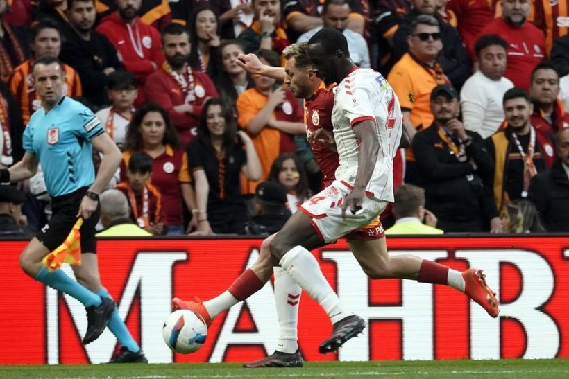 Galatasaray, Sivasspor’u 4-1’le geçti! Victor Osimhen’den 2 gol, Torreira ve Barış Alper’den 1’er gol! - Resim: 4