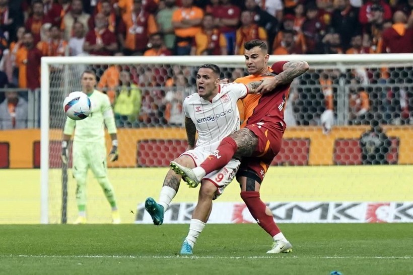 Galatasaray, Sivasspor’u 4-1’le geçti! Victor Osimhen’den 2 gol, Torreira ve Barış Alper’den 1’er gol! - Resim: 1