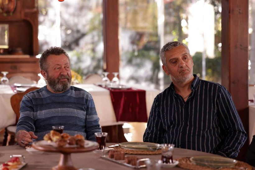 Hudutsuz Sevda: Hudutları aşarken başrollerini kaybediyor - Resim: 3