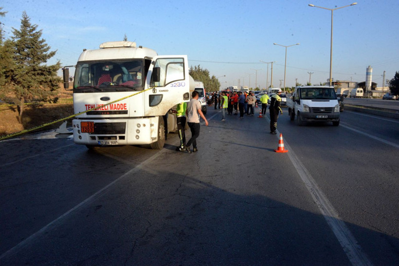 Akaryakıt tankerine çarpan kamyonun sürücüsü öldü - Resim: 3