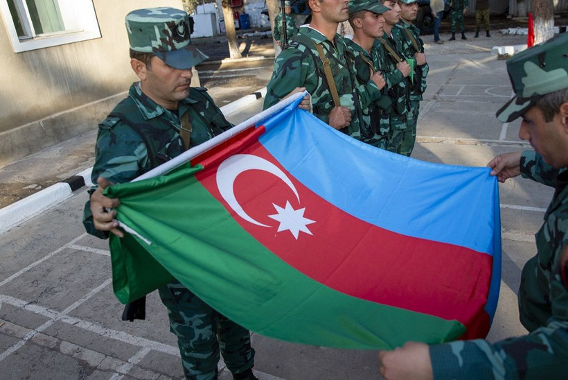 Ermenistan işgalinden kurtarılan Zengilan kentindeki karakollara bayrak çekildi - Fotoğraf: 3