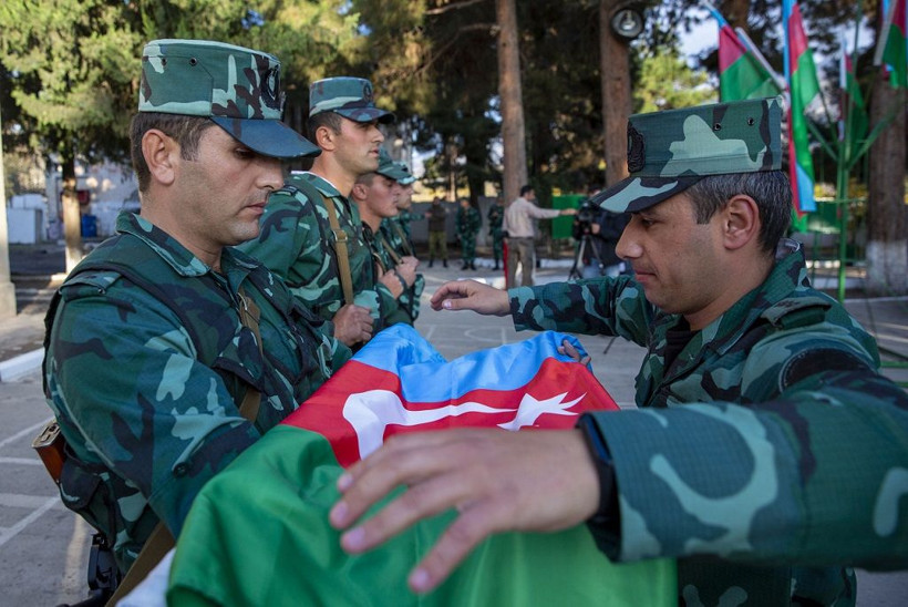 Ermenistan işgalinden kurtarılan Zengilan kentindeki karakollara bayrak çekildi - Fotoğraf: 2