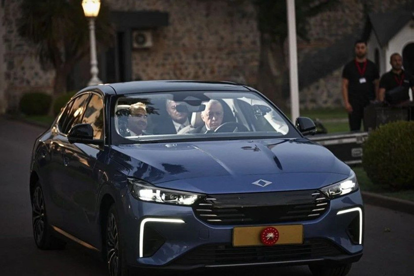 Yeni Togg modelin ilk teslimatı Erdoğan'a: Deneme sürüşü yaptı - Resim: 1