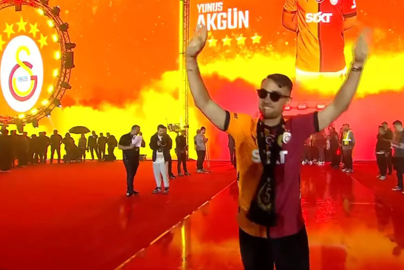 Galatasaray, 25. şampiyonluk kupasını aldı! Yenikapı'da taraftar rekoru kırıldı - Fotoğraf: 13