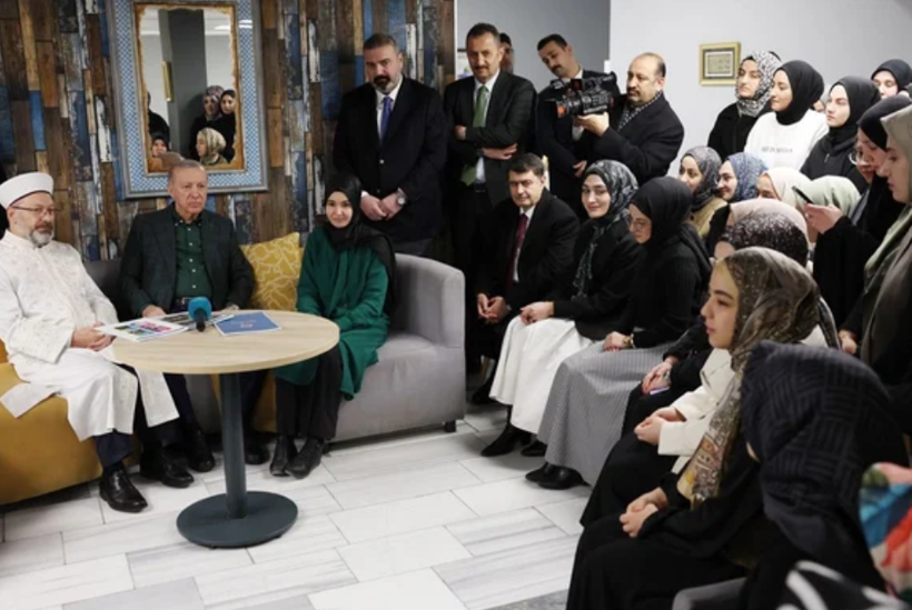 Cumhurbaşkanı Erdoğan Diyanet Gençlik Merkezi'ni ziyaret etti: Tanıdık isimler eşlik etti - Resim: 4