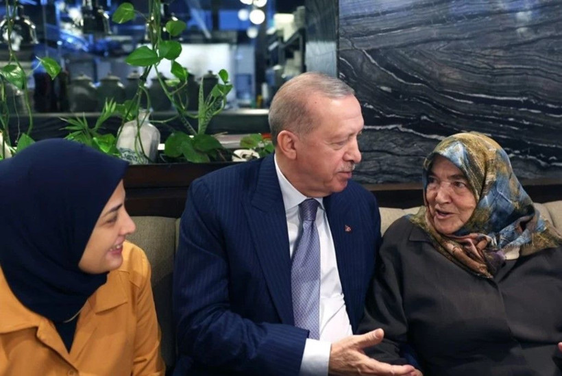 Cumhurbaşkanı Erdoğan, kafede vatandaşlarla buluştu - Resim: 4