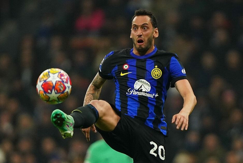 Hakan Çalhanoğlu İtalya'da gündem oldu: Maçın en kötüsü! - Resim: 2