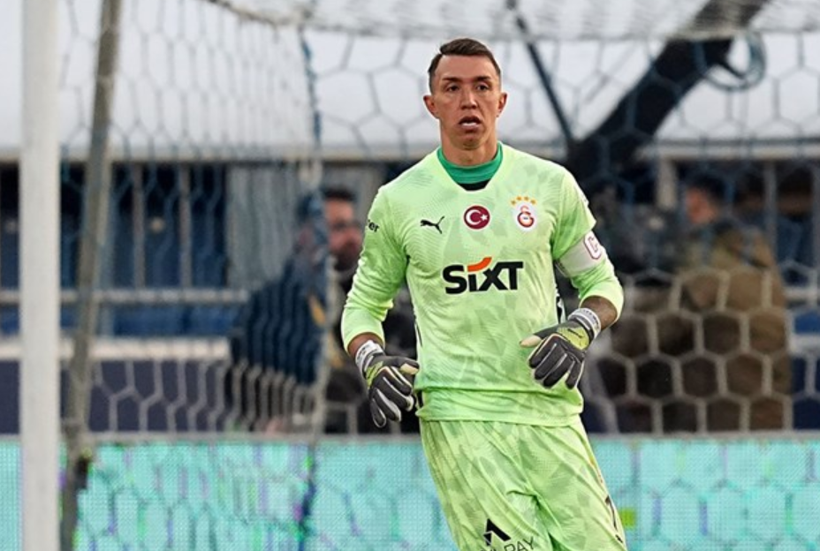 Muslera gözyaşlarıyla Galatasaray'a veda etti; Yarın son maçına çıkacak - Resim: 4