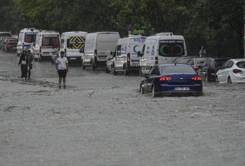 Riskli yağışlar sürüyor! İstanbul'a da yağmur geliyor - Resim: 1