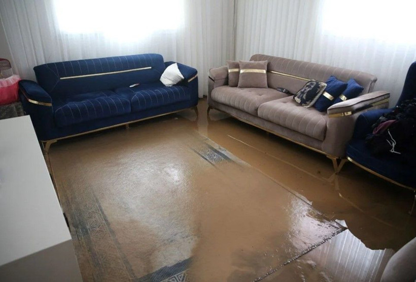 Hatay'da şiddetli sağanak: Engelli kadın tekerlekli sandalyesiyle suya kapıldı - Resim: 4