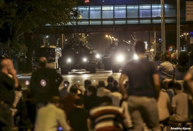 FETÖ'nün darbe girişiminin 10'uncu yılı: 15 Temmuz gecesi saat saat neler yaşandı? - Fotoğraf: 3