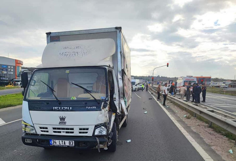 Bariyere çarpan kamyonetin sürücüsünün ayağı koptu - Resim: 3