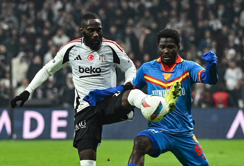 Beşiktaş'ta "sözleşme feshi" iddiası: Taraftarın protestosu sonu oldu - Resim: 4