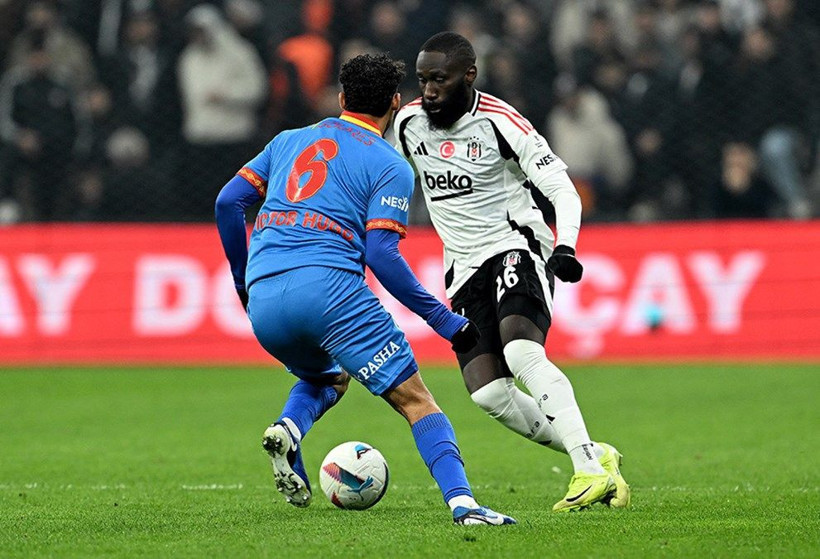 Beşiktaş'ta "sözleşme feshi" iddiası: Taraftarın protestosu sonu oldu - Resim: 3