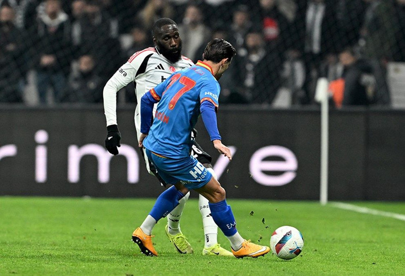Beşiktaş'ta "sözleşme feshi" iddiası: Taraftarın protestosu sonu oldu - Resim: 1