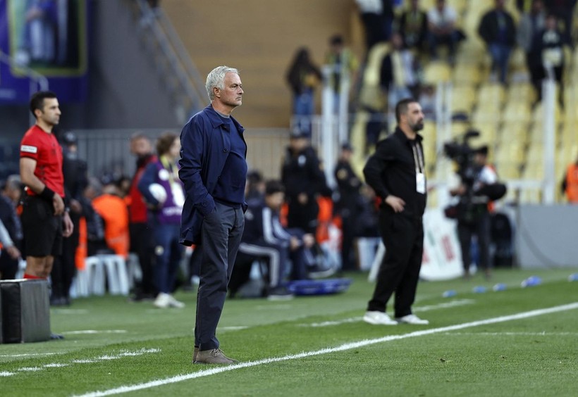 Kadıköy’de gergin galibiyet! Fenerbahçe Eyüpspor’u yendi, spor yazarları eleştiri yağdırdı - Resim: 1
