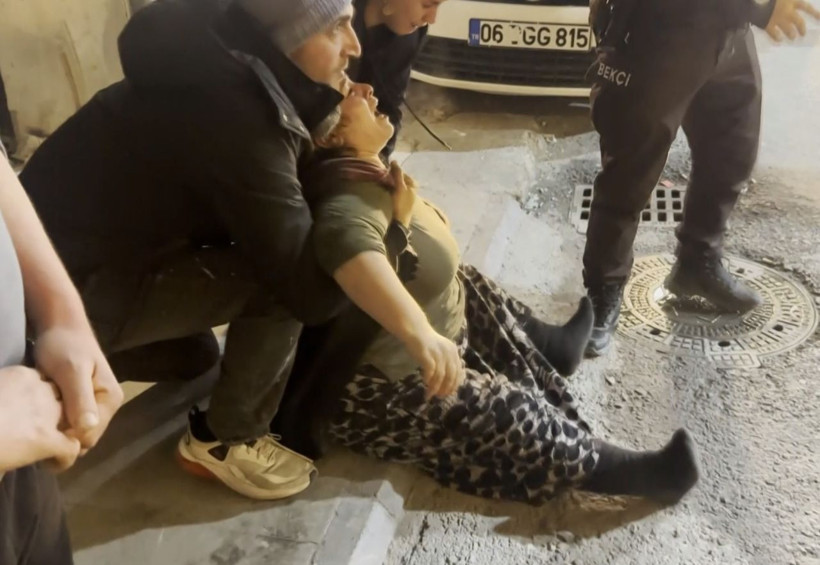 Üçüncü kattan ikinci katın balkonuna düşen çocuk ağır yaralandı - Resim: 1