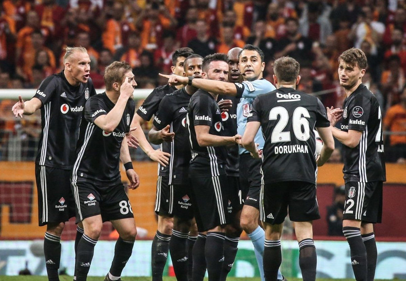 Türk futbol tarihinin en skandal 20 hakem hatası: İşte hafızalardan silinmeyen kararlar - Fotoğraf: 12