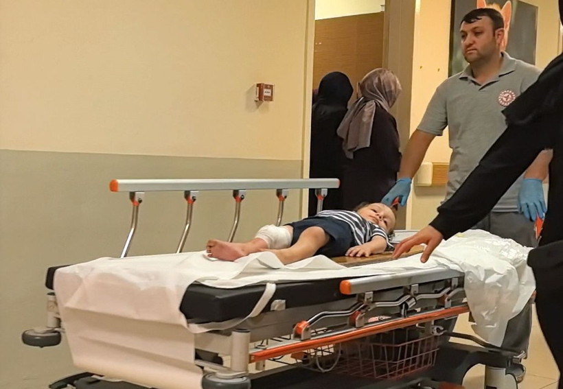 Bursa'da 3 katlı binanın çatı katından düşen çocuk ağır yaralandı - Resim: 1