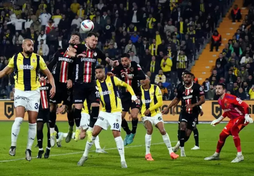 Fenerbahçe'de Saint-Maximin krizi: Kulağının çekilmesi gerek! - Fotoğraf: 9