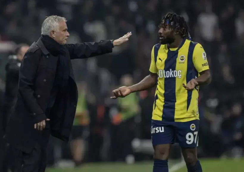 Rashica'dan Mourinho'ya olay hareket: Ayağına kadar geldi reddetti - Resim: 3