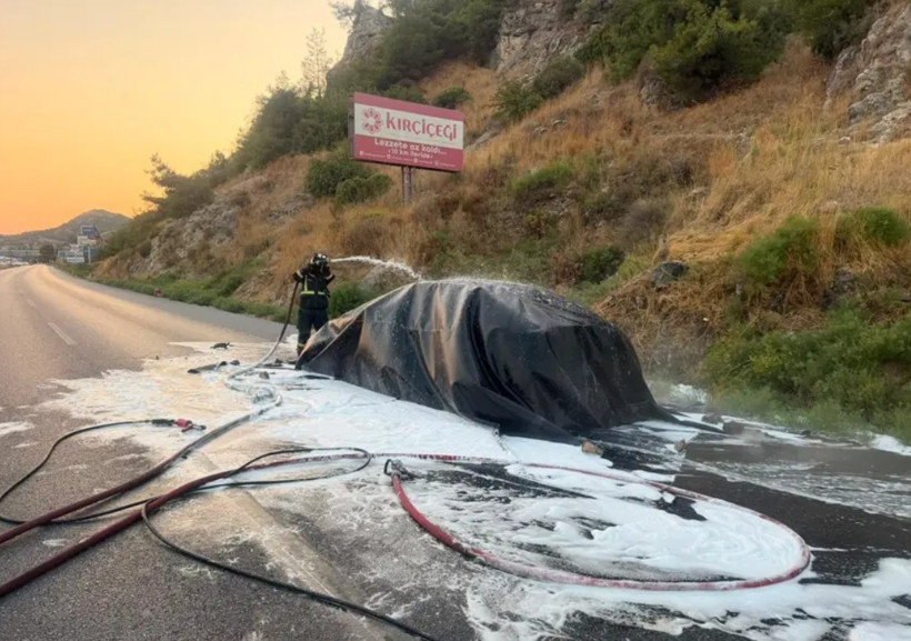 Elektrikli araç yandı, 12 saatte söndürülemedi! Yaklaşık 8 milyon TL değerinde - Fotoğraf: 4