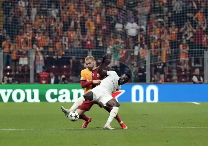 Osimhen son değil! Dursun Özbek'ten orta saha ve defans transferi bombası - Resim: 2