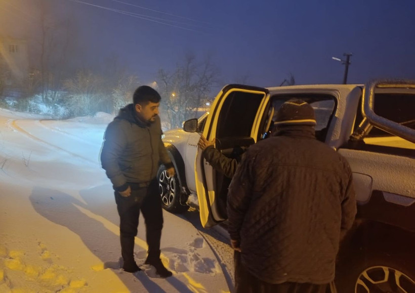 Osmaniye’de karda mahsur kalan iki kadını ekipler kurtardı - Resim: 3