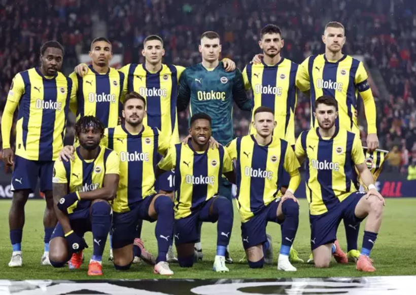 Fenerbahçe'nin eski yıldızı Galatasaray'a geliyor, Okan Buruk sevinçten dört köşe - Fotoğraf: 8