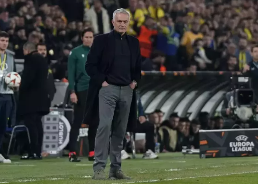 Jose Mourinho buna tekrar cesaret edemeyecek! Fred ve Szymanski kararı geldi - Fotoğraf: 4